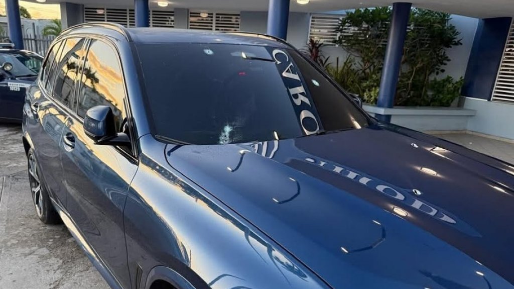  Video: Conductor llega hasta cuartel de Carolina luego que fuera atacado a tiros 