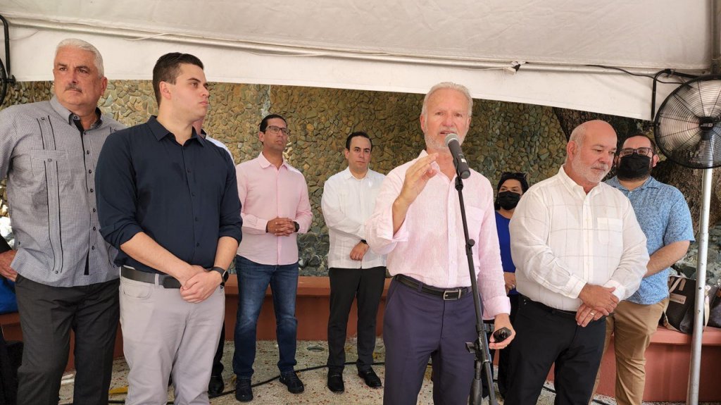  Spasibo, no poka (Gracias, pero adi&oacute;s), le dice alcalde de Bayam&oacute;n a empresa interesa en APP con muelles cruceros 