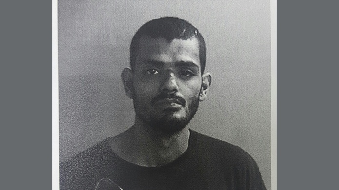 Va de un pueblo a otro y lo arrestan en el momento en que se da cuenta que no hay nada para robar