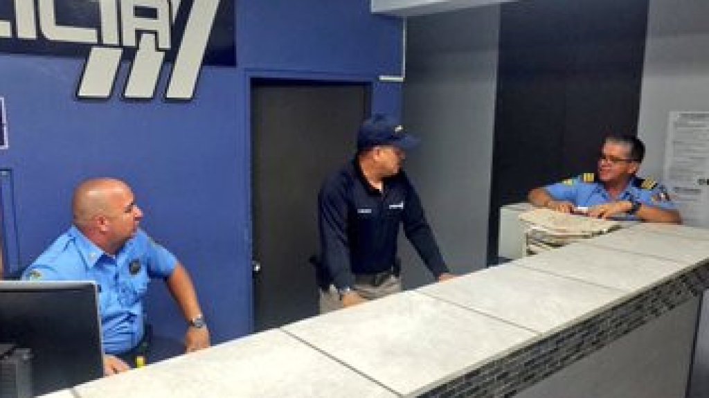  Primer d&iacute;a de paro de los polic&iacute;as deja notorio ausentismo en cuarteles 