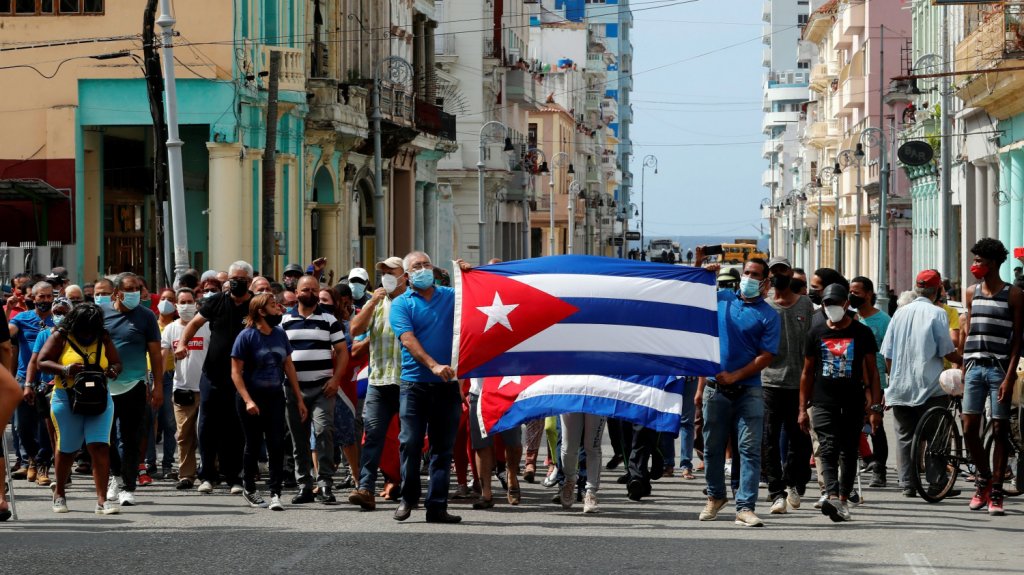  Una in&eacute;dita ola de protestas recorre Cuba al grito de &iexcl;libertad! 