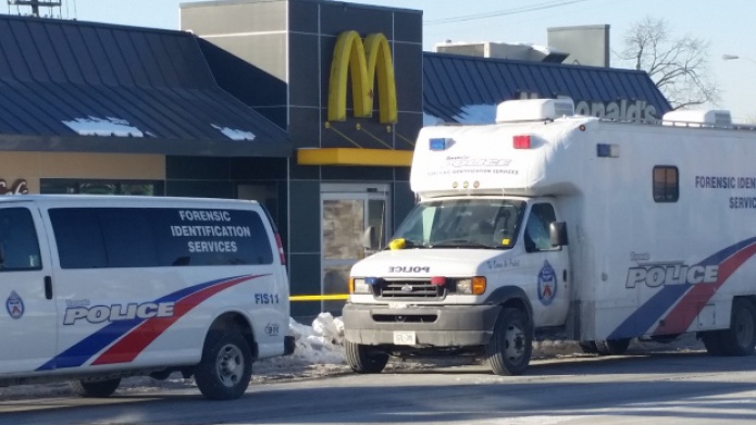 Dos muertos en tiroteo en un McDonald's de Toronto