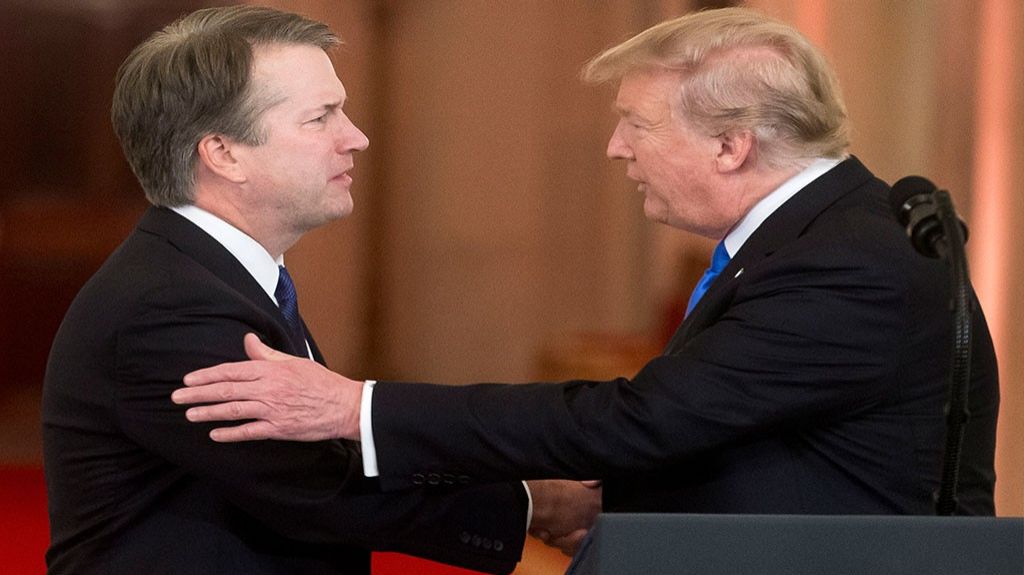  Decenas de personas protestan ante el Supremo contra elecci&oacute;n de Kavanaugh 