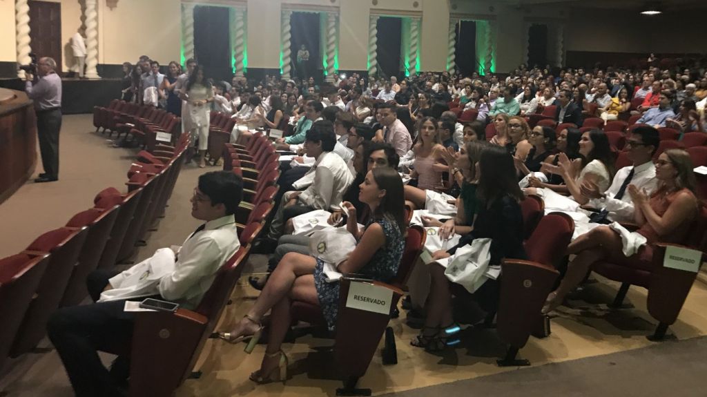  Celebran su Investidura 112 futuros m&eacute;dicos de la Escuela de Medicina de la UPR 