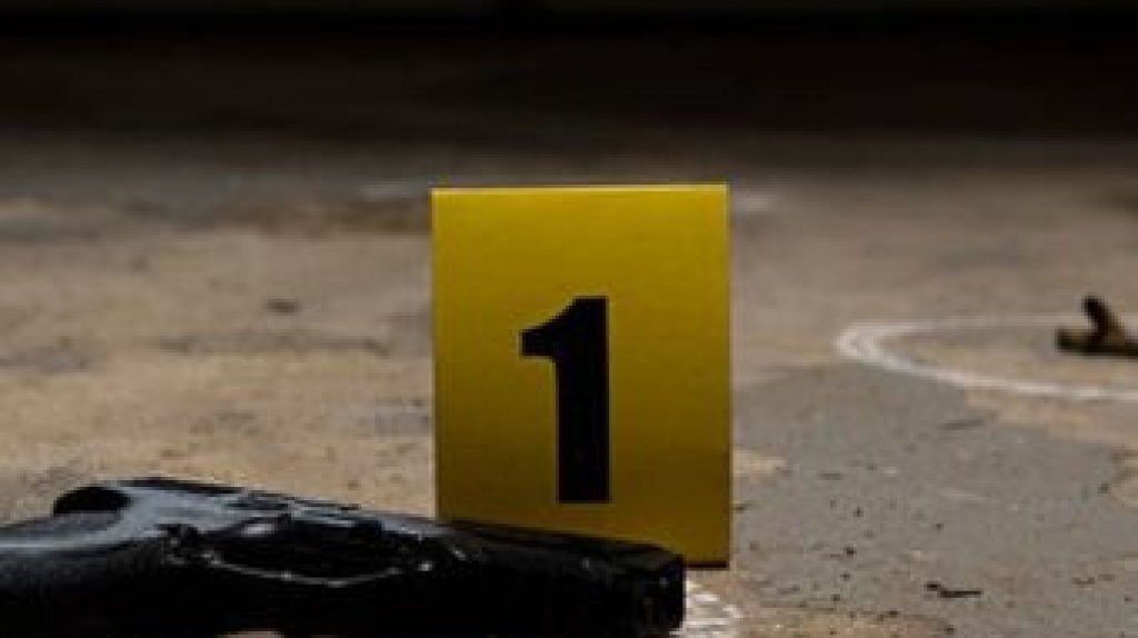  Sujeto apunta pistola Polic&iacute;as y recibe impacto de bala 