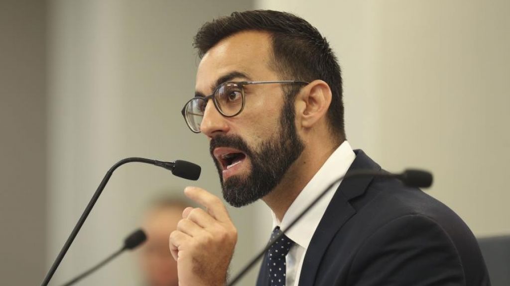  Secretario interino de c&aacute;rceles de afirma no intervino en subastas 