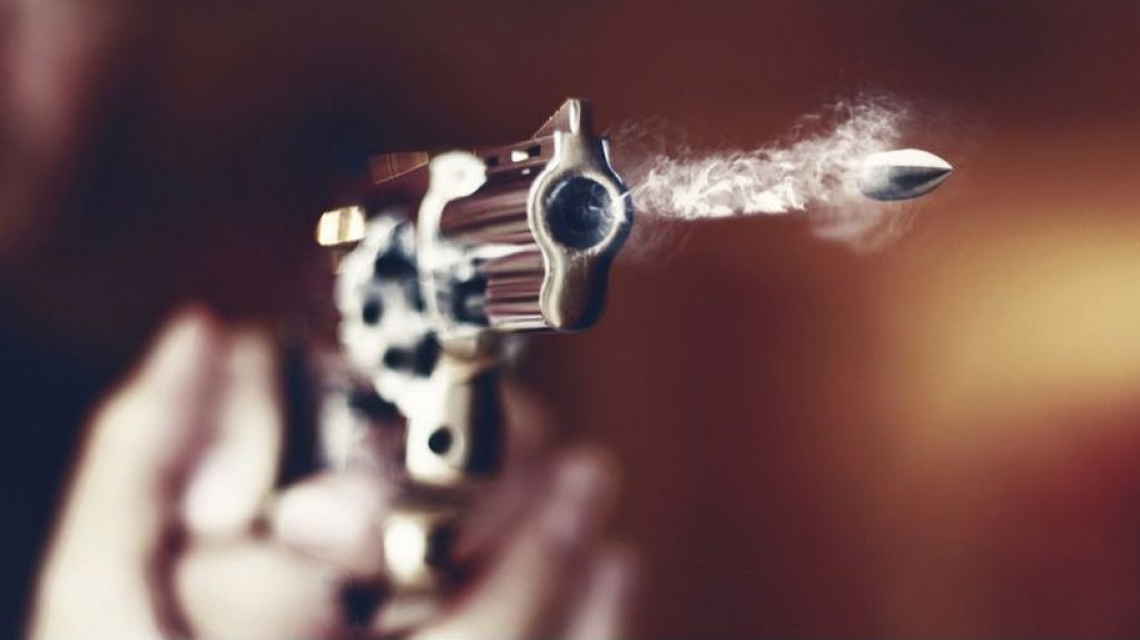  Sin mediar palabra tirotean hombre frente a negocio en Arecibo 