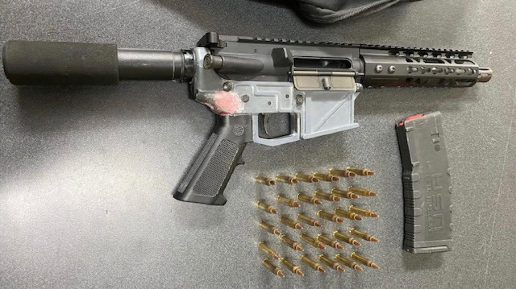  Ocupada un arma larga en medio de diligenciamiento de Registro Vehicular en Ponce 