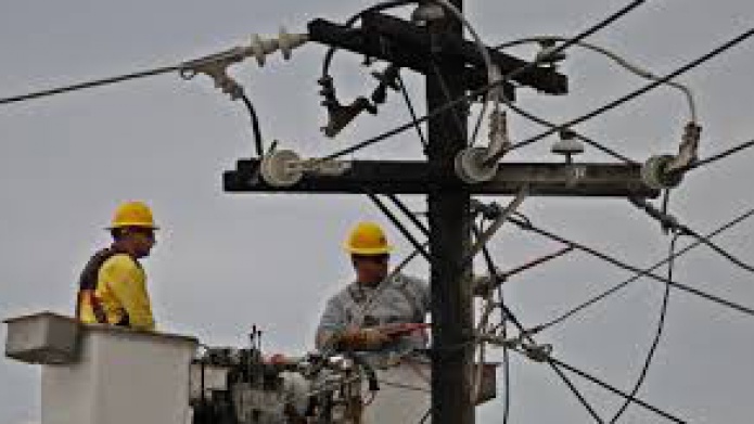 AEE RESTABLECE SERVICIO A MAYORÃA DE LOS CLIENTES AFECTADOS TRAS EL PASO DE LA TORMENTA ERIKA