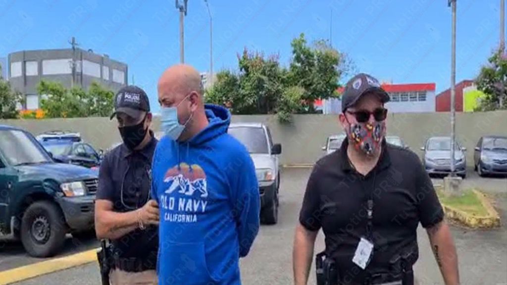  Video: Lo cogieron en Bayam&oacute;n con una pistola robada y juez le da mil de fianza 