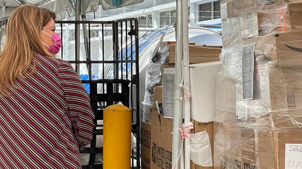  A&uacute;n permanecen paquetes en carpas en correo de Guaynabo seg&uacute;n inspecci&oacute;n ocular de la comisionada residente 