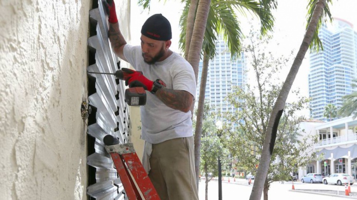 Gobernador de Florida declara estado de emergencia ante la llegada de Erika