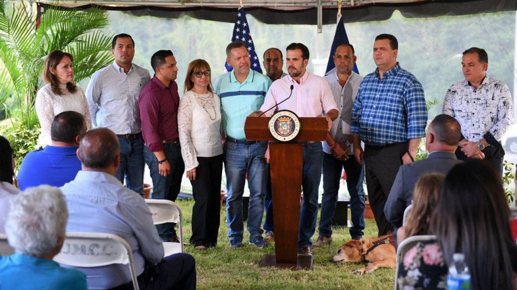  Gobernador inspecciona mejoras a carreteras de Orocovis y otros proyectos 
