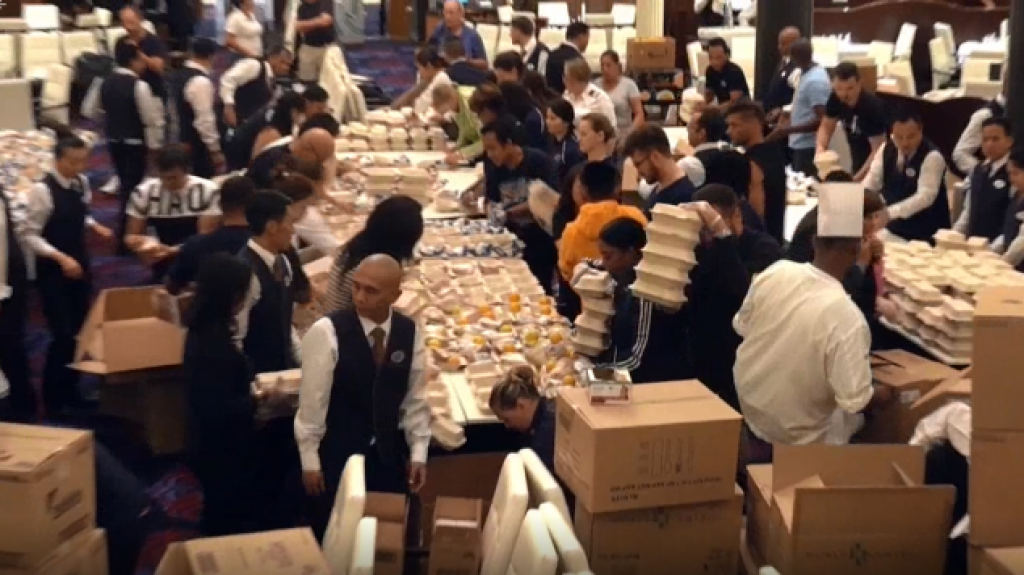  Vea video: Cruceros llegan a Bahamas con algo m&aacute;s que turistas 