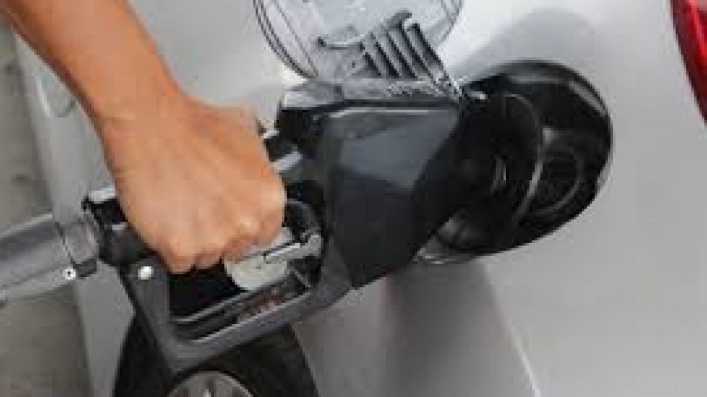  Favorable diferencia en precio de la gasolina 