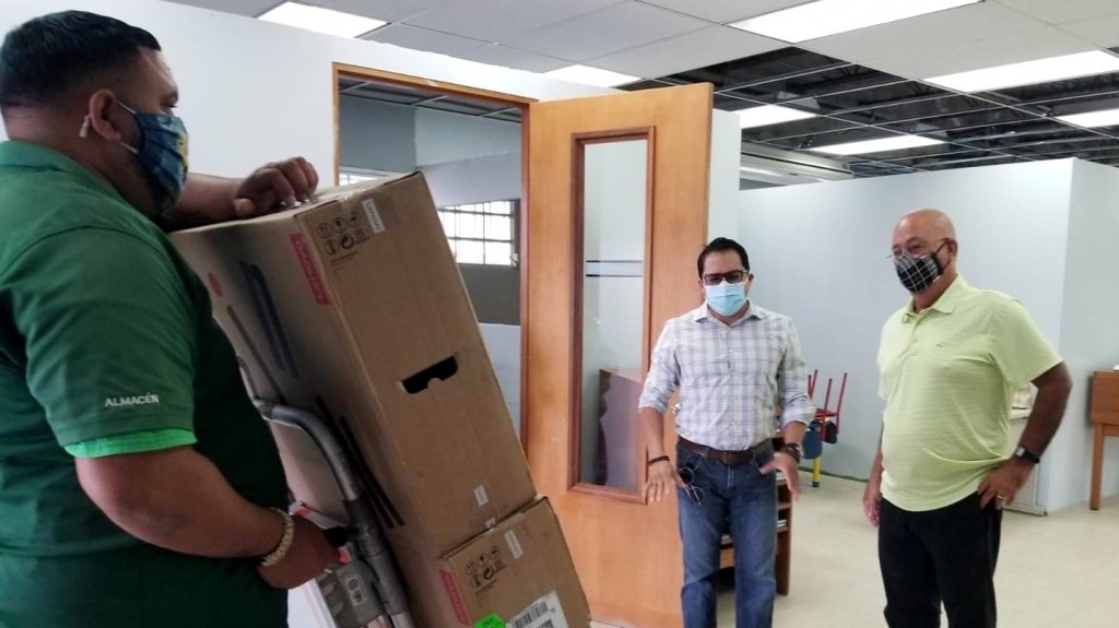  Entregan nuevas computadoras a la biblioteca municipal de Las Piedras gracias a aporte legislativo 