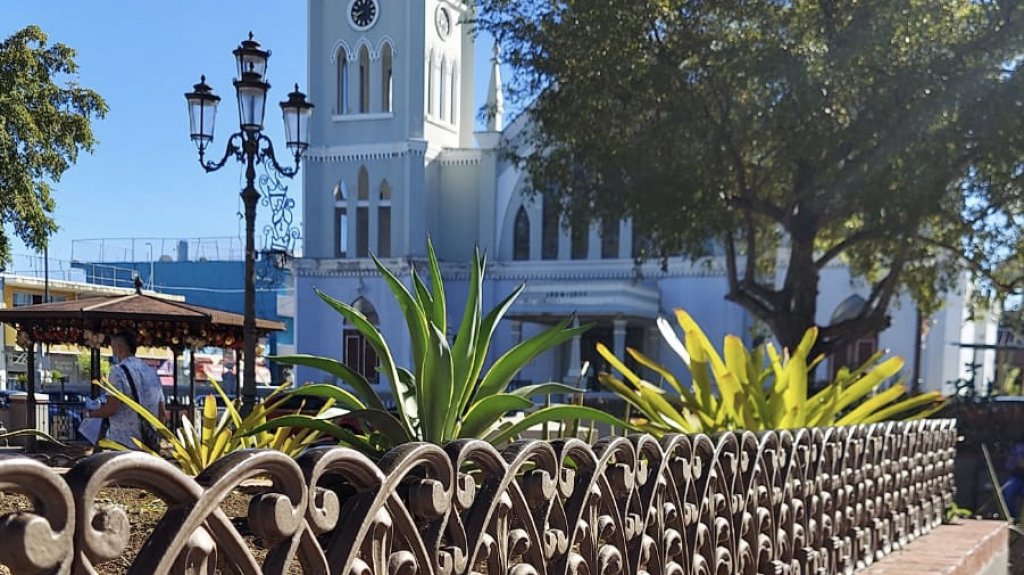  Destacan retorno del transporte p&uacute;blico gratuito en Aguada: trolley hace ocho paradas en el centro urbano 