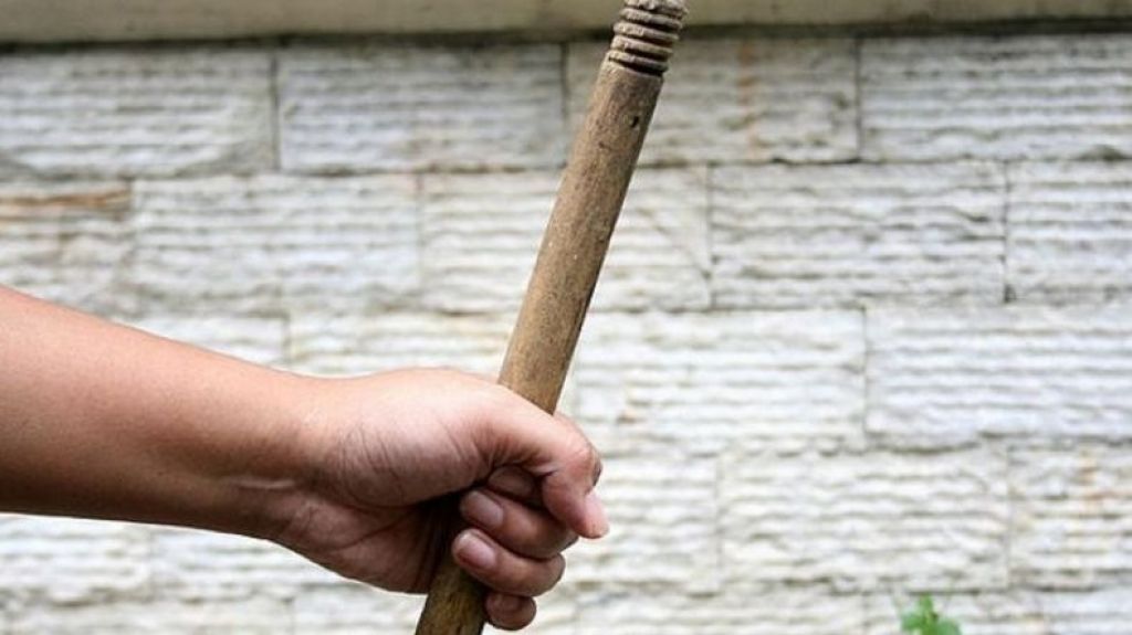  Individuo acusa a su madre de agredirlo con un palo de escoba en Cayey 