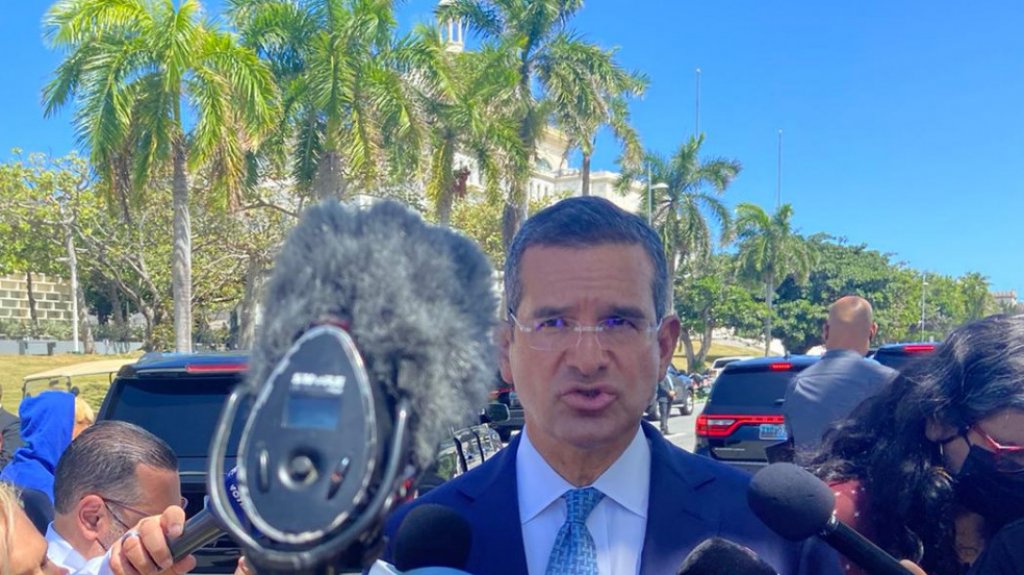  Gobernador insiste en que problema de alzas, hospitalizaciones y muertes recaen en personas no vacunadas 