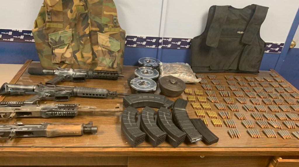  Ocupan 4 rifles y decenas de municiones en Morovis 