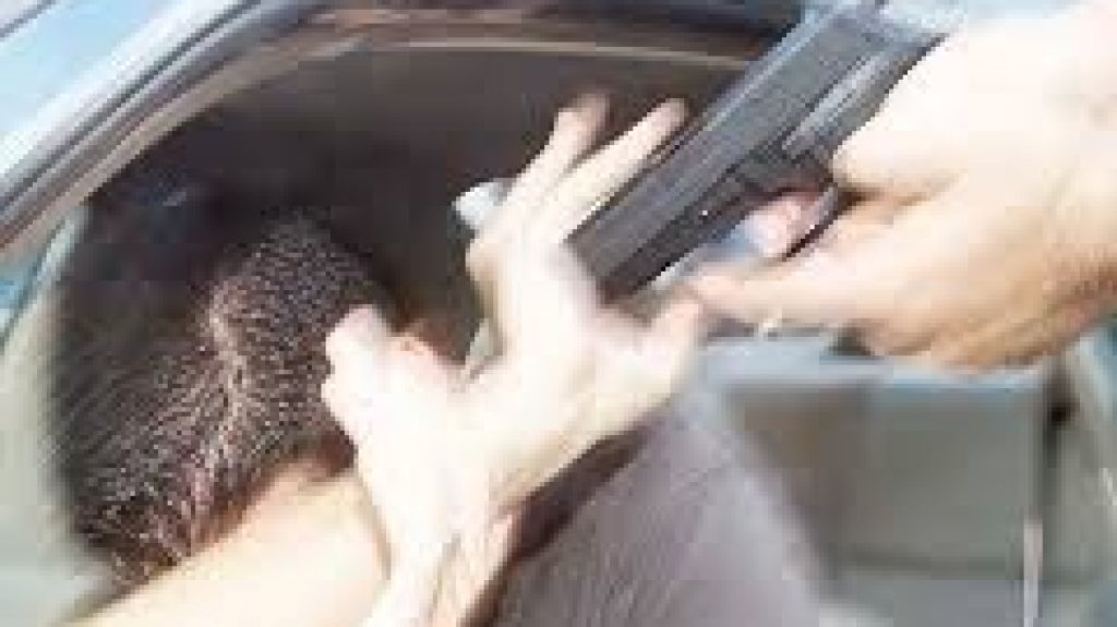  Le hacen &ldquo;carjacking&rdquo; a un hombre en servicarro en Condado 