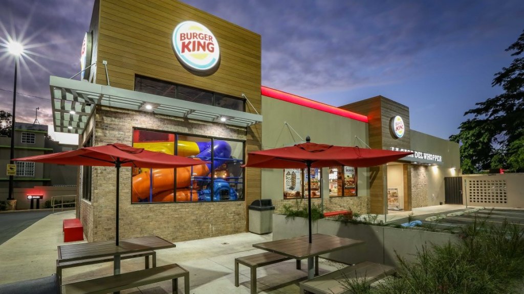  DS interviene con restaurante en Aguadilla por incumplir con reglas de prevenci&oacute;n y desinfecci&oacute;n 