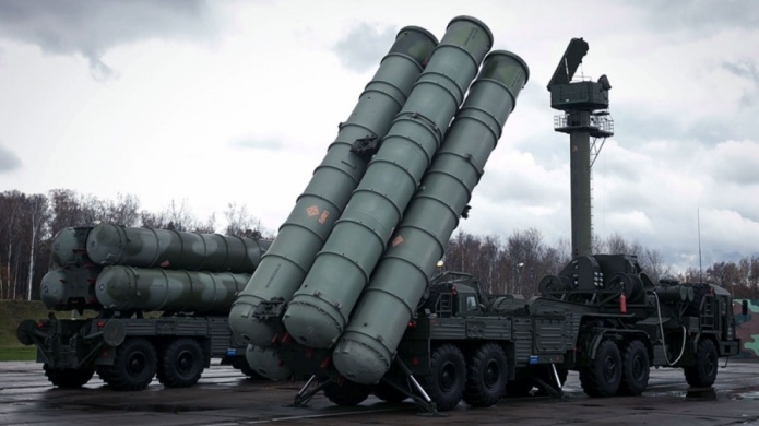 Moscú envía a Siria el sistema de misiles S-300 para defender la base naval rusa