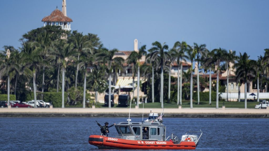  Mujer china detenida en Mar-a-Lago dice que pag&oacute; por asistir a un evento 