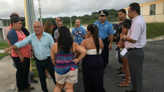 Residentes de Juncos se unen a la policÃ­a para detener robos en su urbanizaciÃ³n 

