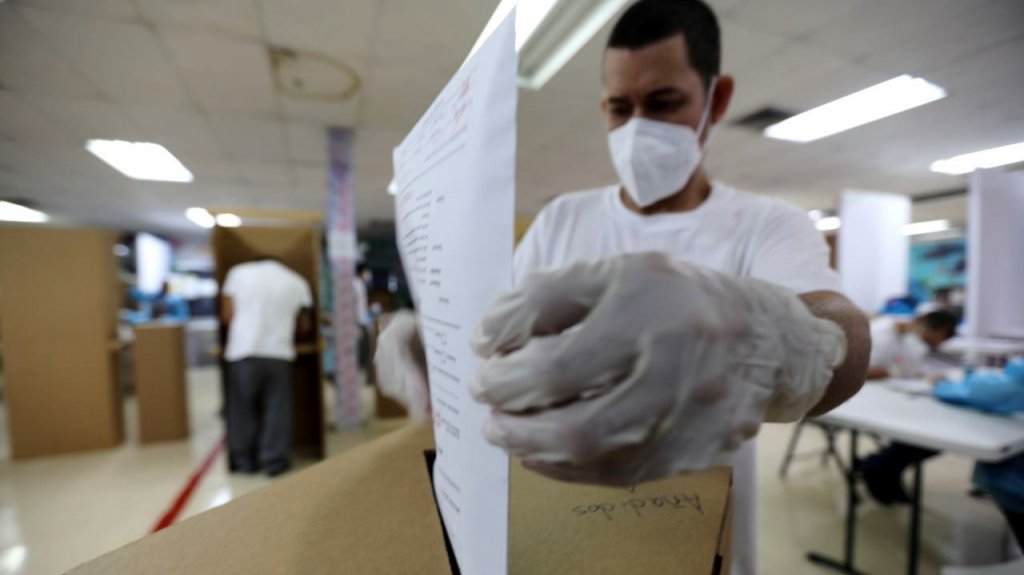  Sin incidentes se desarrolla proceso de voto adelantado para confinados 