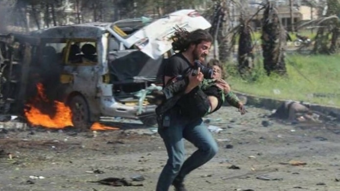 Viral: CamarÃ³grafo se convierte en rescatista de un niÃ±o en Siria 