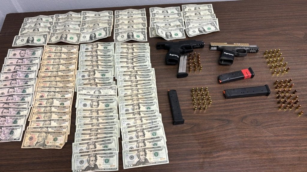  Arrestan a un individuo y le ocupan dos armas de fuego, cuatro cargadores, municiones y dinero en Barceloneta 