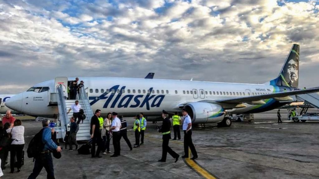  Rata abord&oacute; avi&oacute;n de Alaska Airlines y el vuelo tuvo que ser cancelado 
