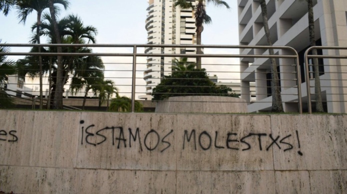 Manifestantes pintan paredes y causan daÃ±os en Hato Rey 
