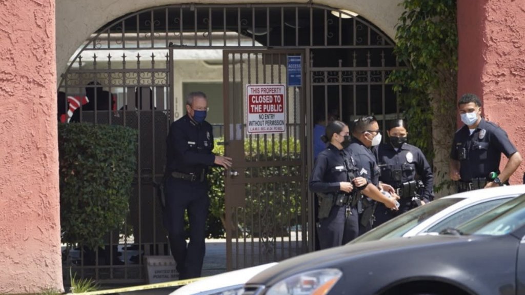  Polic&iacute;a encuentra a tres ni&ntilde;os apu&ntilde;alados en una residencia en Los &Aacute;ngeles 