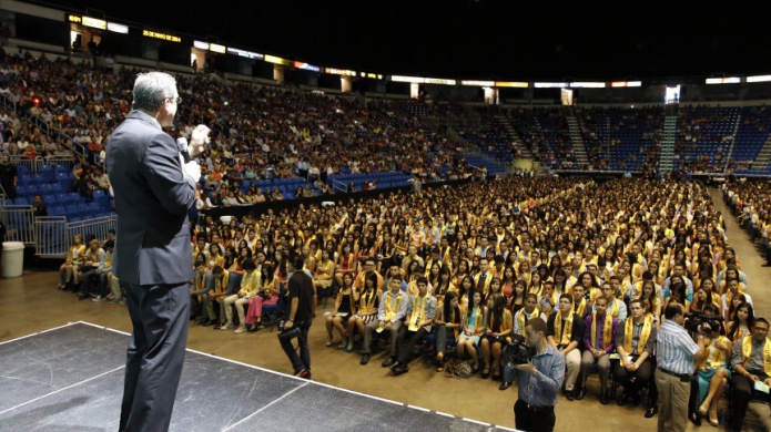 GOBERNADOR PARTICIPA DE PREMIACIÃN POR EXCELENCIA ACADÃMICA (Video)