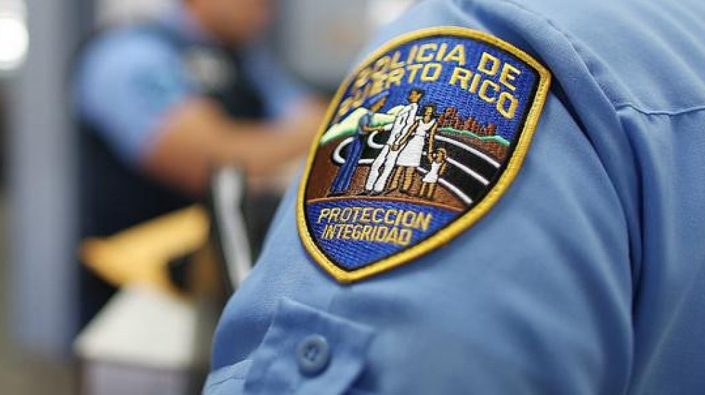  Hombre dice a la polic&iacute;a que lleg&oacute; nadando desde Pi&ntilde;ones hasta Carolina huyendo de 4 tipos que le dieron 
