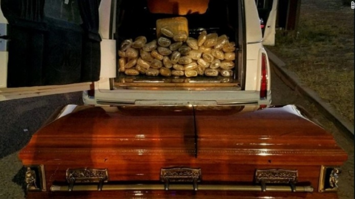 Un hombre intentÃ³ llevar 30 kilos de marihuana en un ataÃºd a EE.UU.