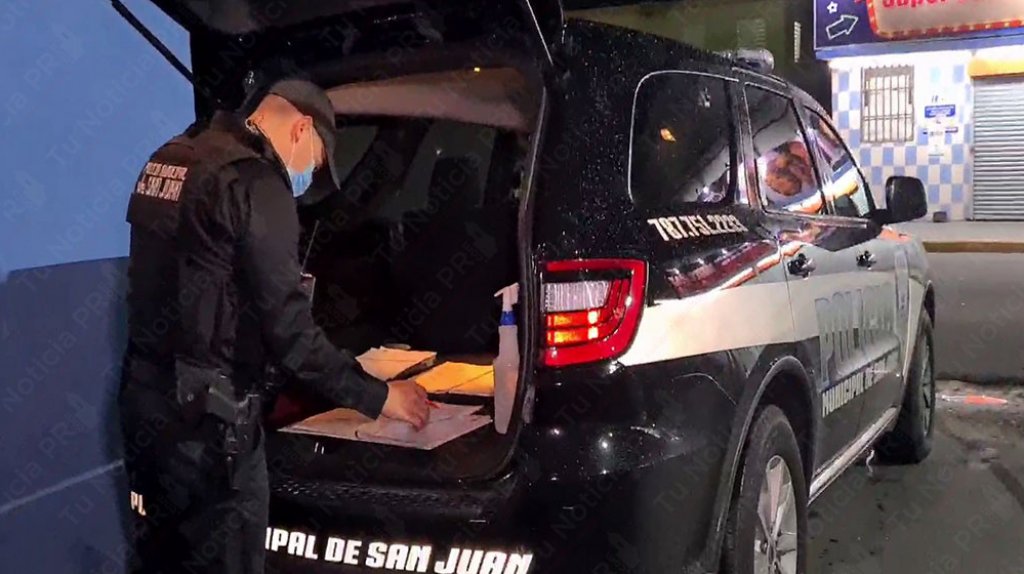  Video: Policías municipales en Barrio Obrero tienen que utilizar el baúl de la patrulla de retén 