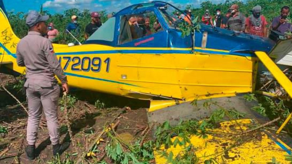  Piloto sufre fracturas en las dos piernas y un golpe en el pecho al estrellarse avioneta de fumigación 