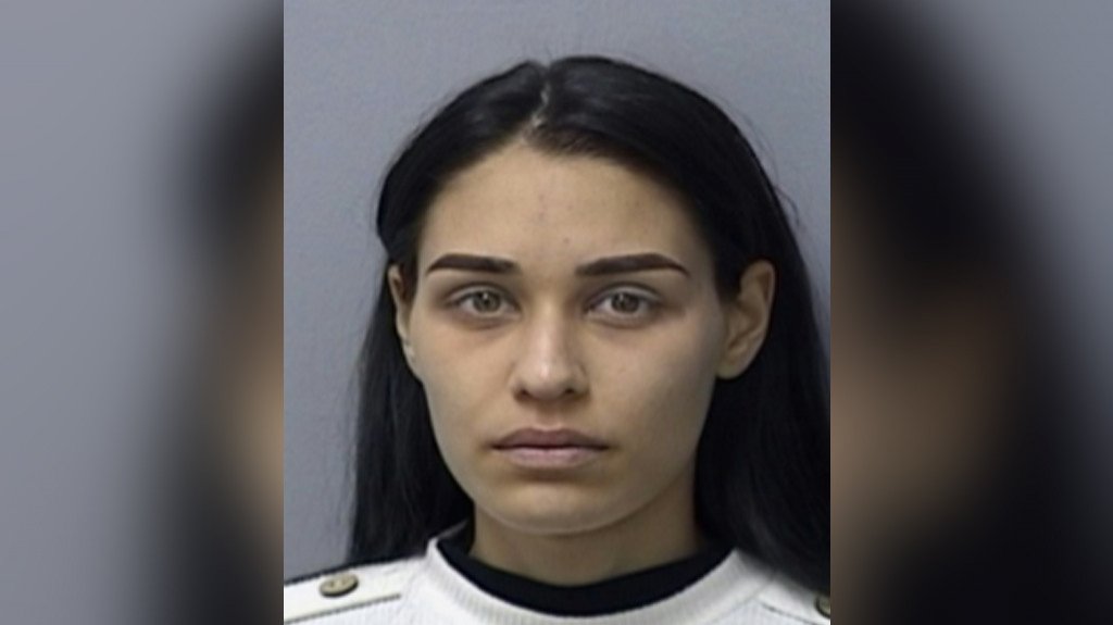  Mujer acusada de maltratar a su pareja mediante amenazas en Coamo 