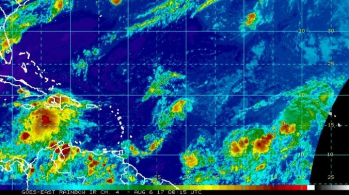 Disminuye el potencial ciclÃ³nico del sistema tropical en ruta al Caribe, mientras aumenta para el fenÃ³meno rumbo a YucatÃ¡n.