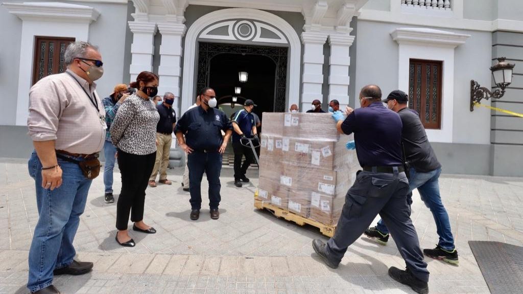  Municipio de Ponce recibe mascarillas de FEMA e inicia rutas de entrega por toda la Ciudad 