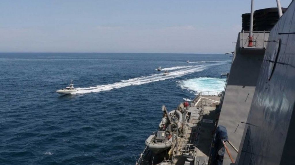  Ordena Trump destruir barcos iran&iacute;es que acosen a los de EE.UU. 