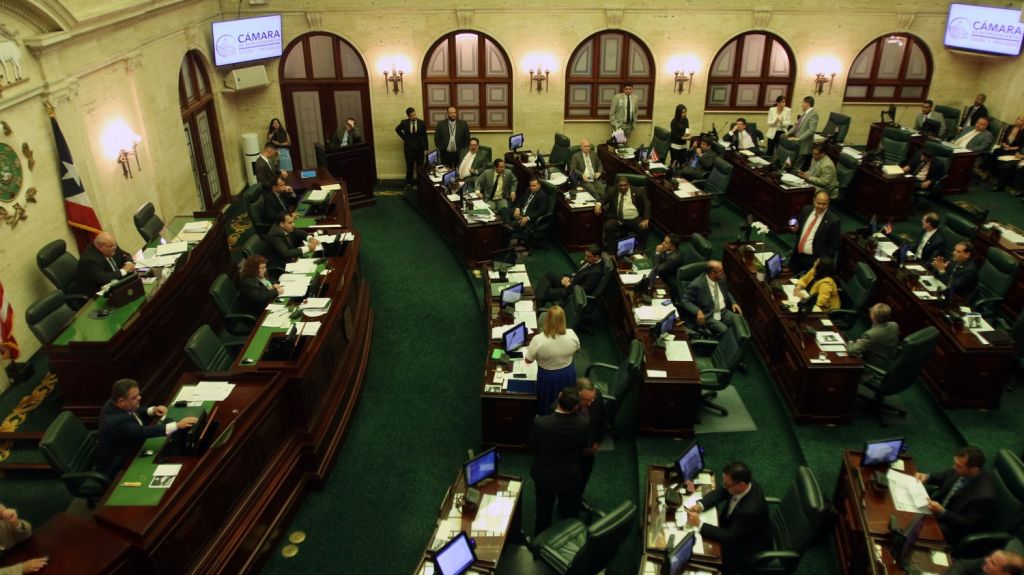  Medida obligar&iacute;a agencias a tener documentos oficiales en ingl&eacute;s y espa&ntilde;ol 