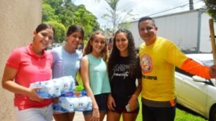 Municipio de Toa Alta mano a mano junto a voluntarios para levantar la ciudad