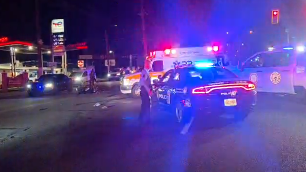  Video: Dos personas graves al chocar una motorita en Toa Baja 