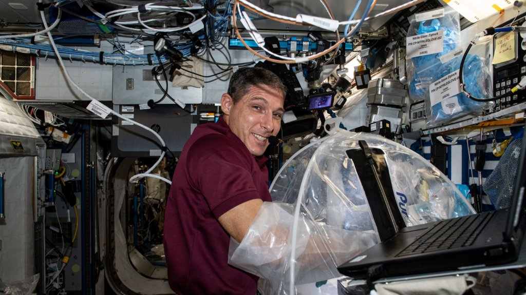  Aplazan al s&aacute;bado el regreso de la misi&oacute;n conjunta de NASA y SpaceX en la EEI 