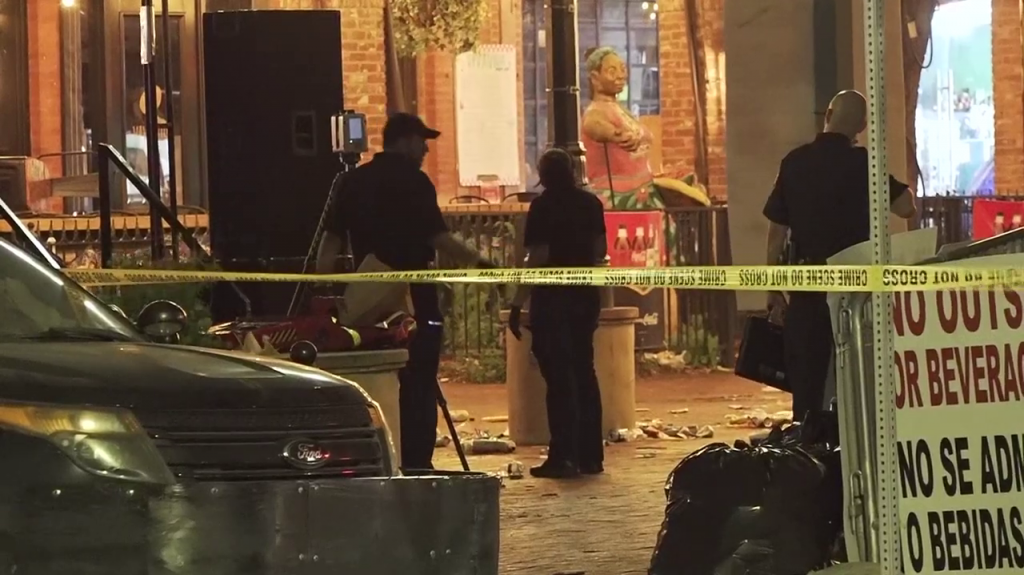  Video: 2 muertos y 4 heridos en tiroteo en fiesta de San Antonio, Texas 