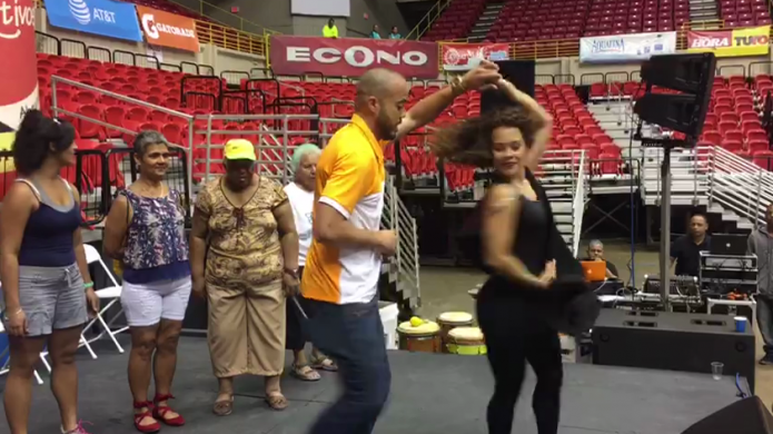 Video: Secretario del Departamento de RecreaciÃ³n y Deportes sigue con su swing